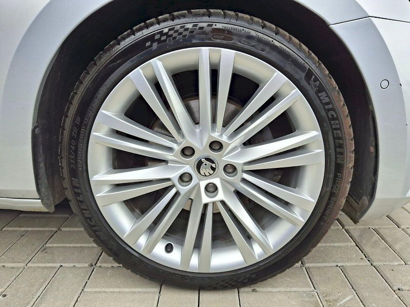 Škoda Superb (2019) Style Extra DSG 2,0TDi 140kW - fotka 34 z 35