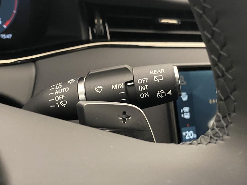 Land Rover Range Rover Evoque (2025) D165 R-DYNAMIC SE  AWD AUT - fotka 32 z 56