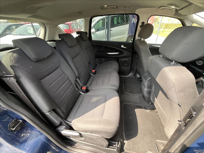 Ford S-MAX 2,2 TDCi 147kW  ACC,Xenon,Navi - fotka 29 z 45