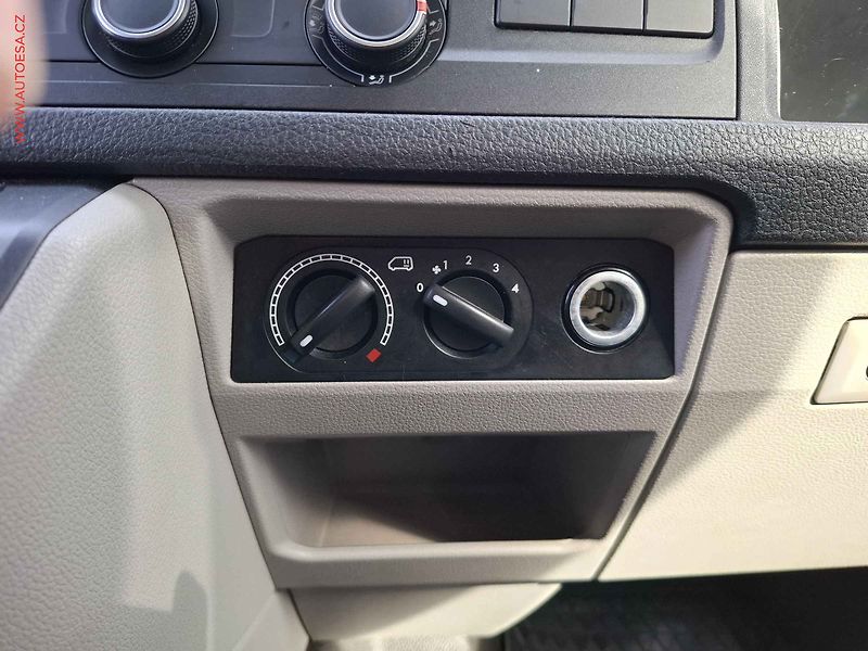 Volkswagen Transporter (2016) 2.0TDi T6, 110kW, TZ - fotka 15 z 17