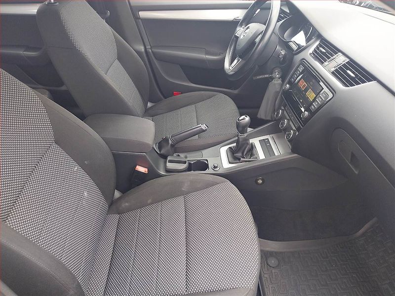 Škoda Octavia (2016) Ambition 1.6 TDI, Tempomat - fotka 9 z 12