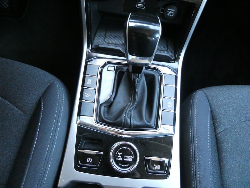 SsangYong Korando 1,5 1.5T-GDI,Style,4x4,automat - fotka 30 z 42