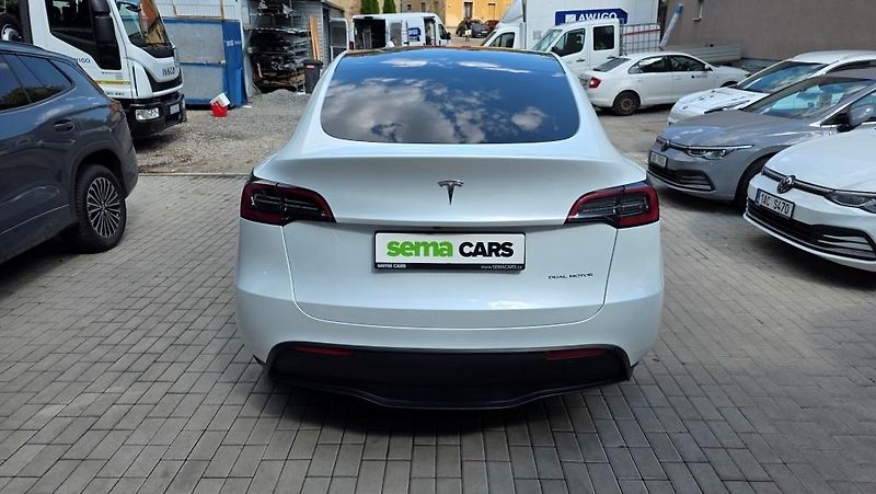 Tesla Model Y (2023) Long Range AWD DE SoH 90.2% - fotka 6 z 39