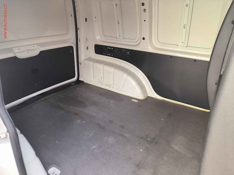 Volkswagen Caddy (2016) 2.0TDi, 1.maj,ČR, AC - fotka 9 z 19