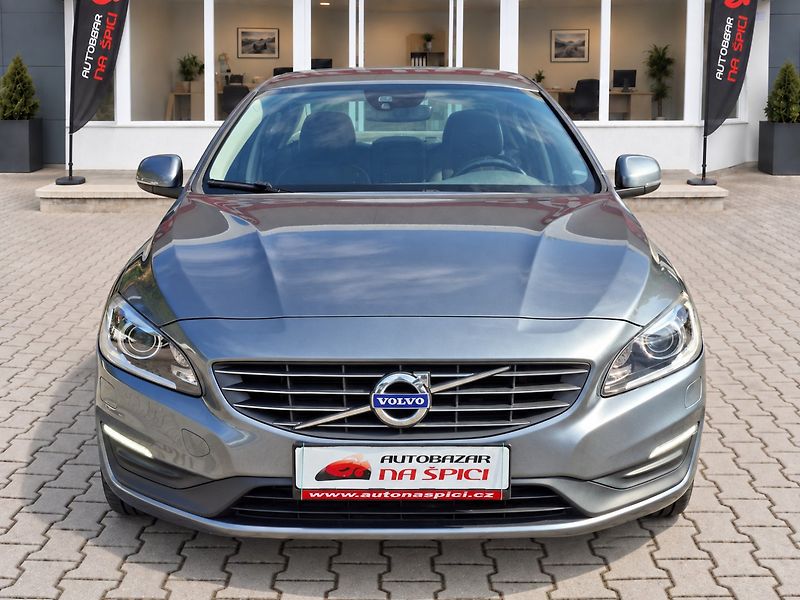 Volvo S60 (2017) 2.0D4 147kW AUT -NOVÉ V ČR - fotka 3 z 38