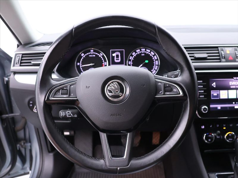 Škoda Superb 2,0 TDI 140kW DSG 4x4 CZ DPH - fotka 17 z 32