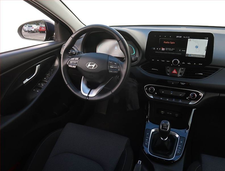 Hyundai i30 (2025) Family 1.5 T-GDI MHEV 48V - fotka 7 z 20