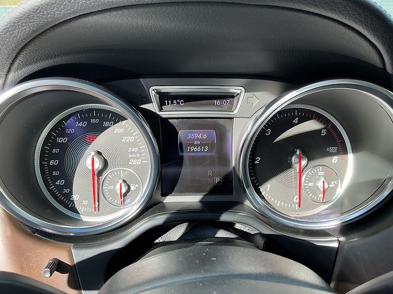 Mercedes-Benz GLS 350 d AMG 4MATIC - fotka 13 z 29