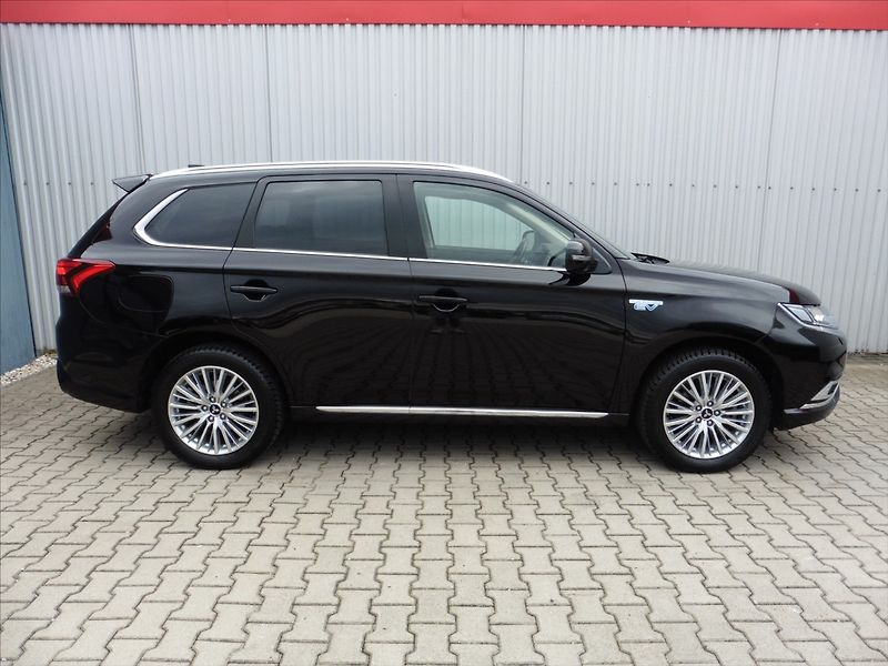 Mitsubishi Outlander 2,4 PHEV Instyle+ 1.maj. - fotka 5 z 19