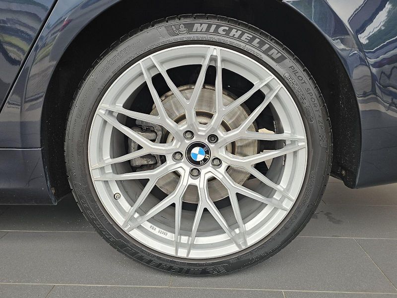 BMW Řada 7 750d xDrive - fotka 9 z 37
