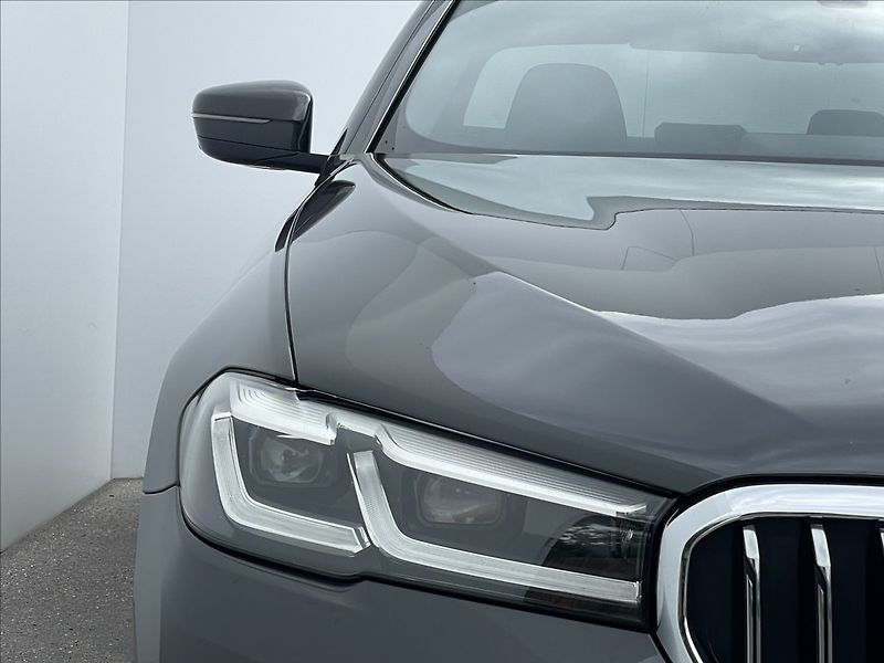 BMW Řada 5 2,0 530e xDrive A8 Luxury Line - fotka 19 z 22
