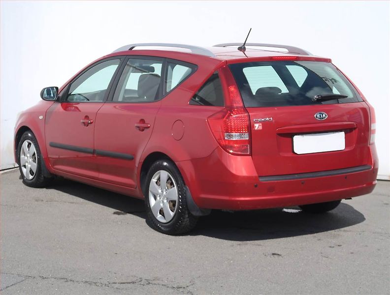 Kia Ceed (2010) 1.6 CVVT, Serv.kniha - fotka 4 z 16