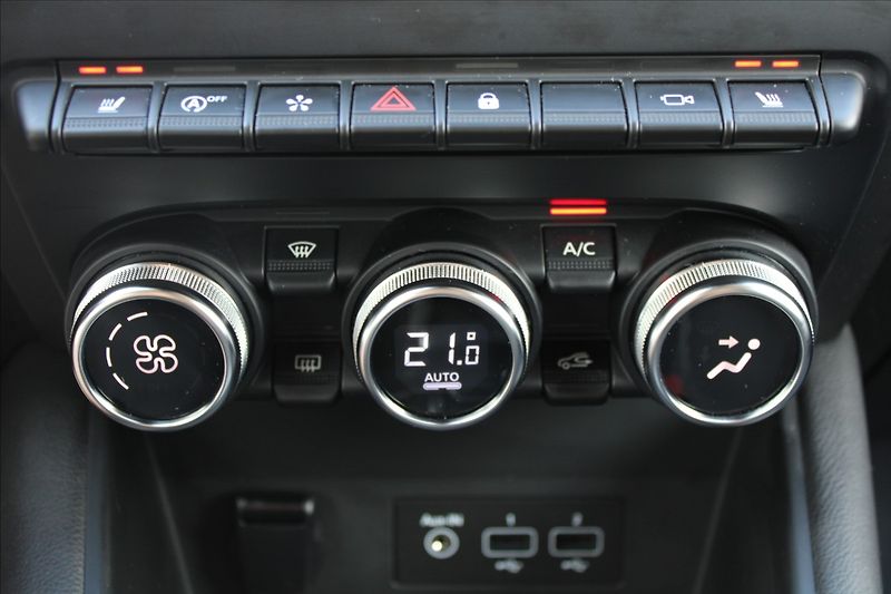 Renault Captur 1,3 TCe  1.MAJ,AUTOMAT,INTENS - fotka 17 z 35