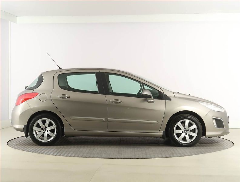 Peugeot 308 (2011) 1.6 HDi, Tempomat - fotka 6 z 18