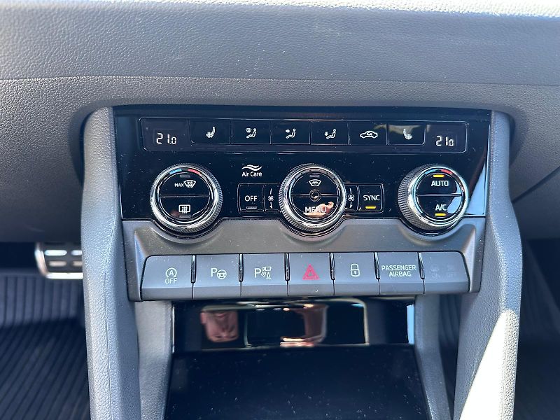 Škoda Karoq 2,0 TDI DSG 4x4 Sportline  - fotka 14 z 17