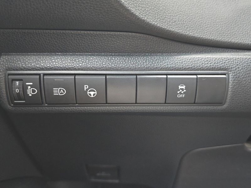 Toyota Corolla (2020) GR Sport 2.0 HEV A/T 131kw, se - fotka 19 z 27