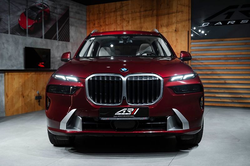 BMW X7 40i - fotka 4 z 27