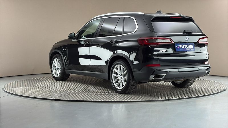 BMW X5 45e AUT xDrive - fotka 2 z 33