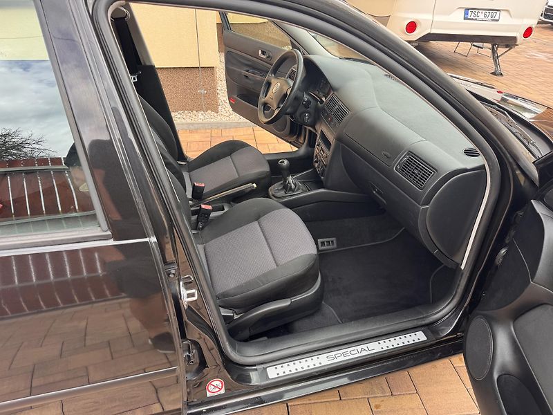 Volkswagen Golf IV 1.4i 55Kw Special - Tažný - fotka 13 z 15