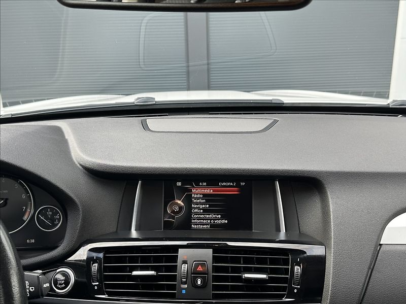 BMW X3 2,0 28i 245PS  Advantage A/T 4 - fotka 24 z 53