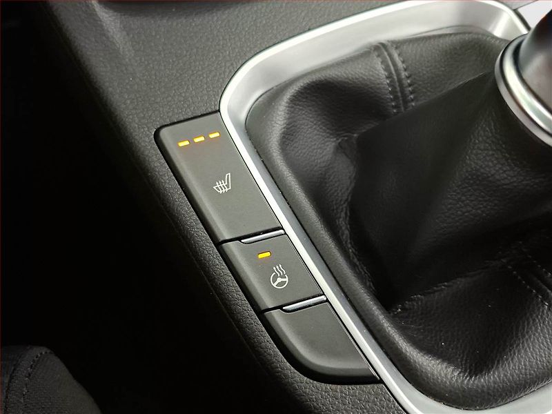 Hyundai i30 (2017) 1.4 T-GDI, Serv.kniha, Navi - fotka 16 z 19