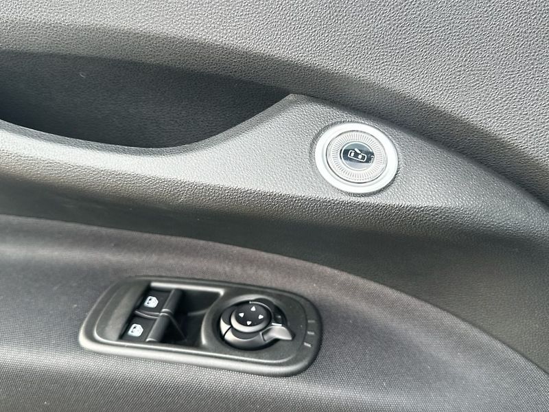 Fiat 500 (2026) Hybrid Torino 1.0 BSG 65k MT6 - fotka 17 z 23