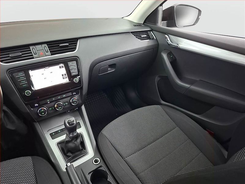 Škoda Octavia (2016) 1.6 TDI, Navi, Tempomat - fotka 8 z 19