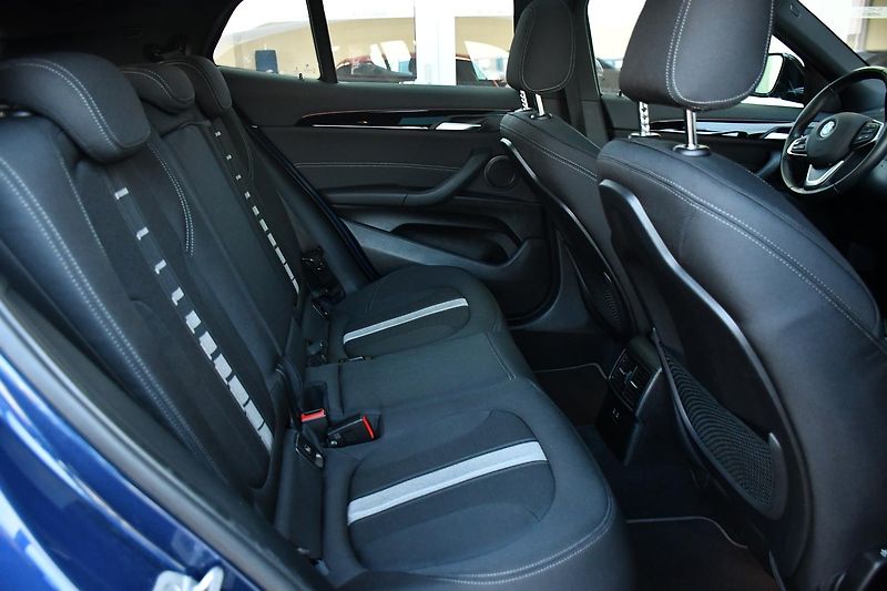BMW X2 xDrive20d TAŽNÉ ČR PANO 1M HUD - fotka 21 z 38