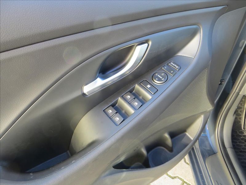 Hyundai i30 1,0 T-GDI Smart AUT7 ČR TOP - fotka 11 z 23