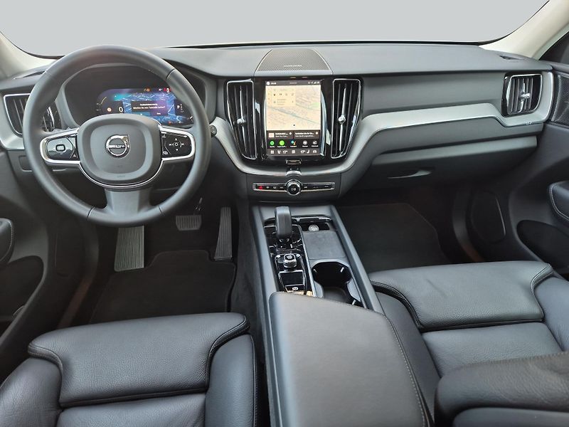 Volvo XC60 B4 AWD Plus Dark - fotka 13 z 19
