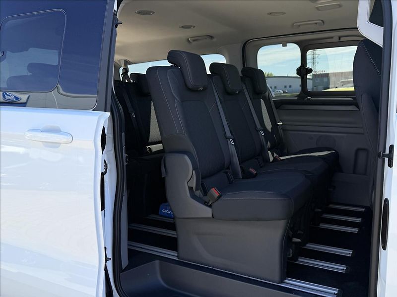 Ford Tourneo Custom 2,5 PHEV 171 kW Titanium L2 - fotka 14 z 26