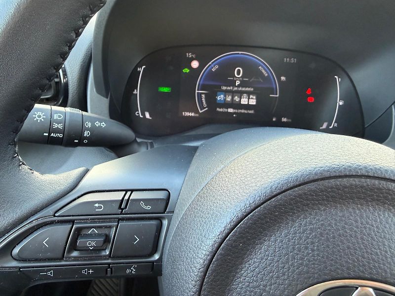 Toyota Yaris Cross 1.5 HSD e-CVT Comfort - fotka 16 z 26