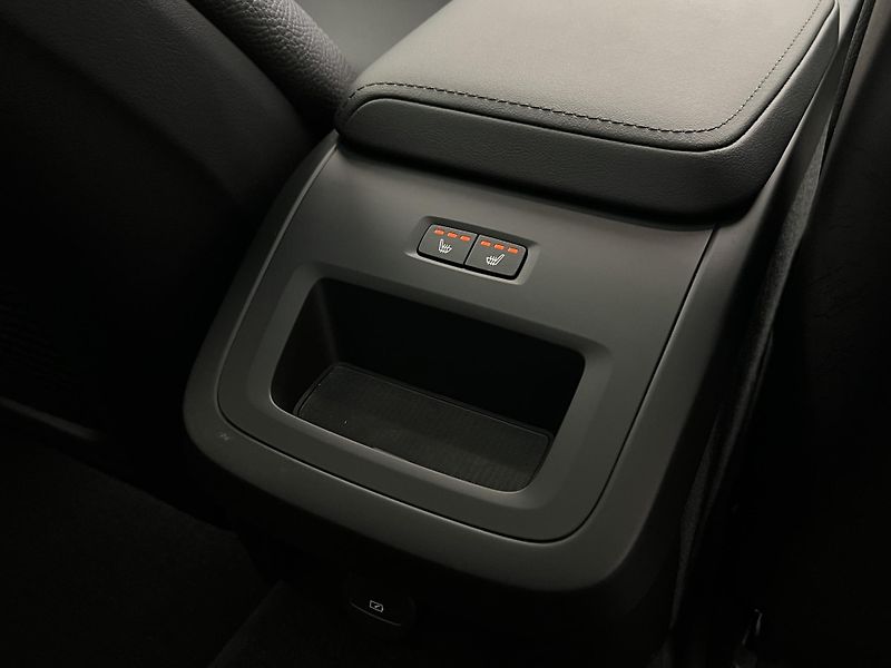 Volvo V60 B4 PLUS DARK AUT 1.maj. - fotka 21 z 47