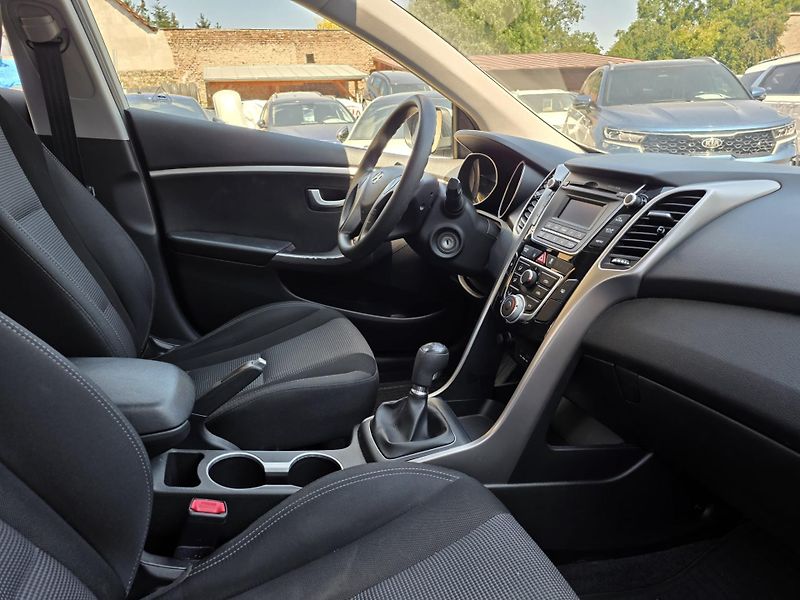 Hyundai i30 1.4-NÍZKÉ KM-KLIMA-ALU - fotka 9 z 15