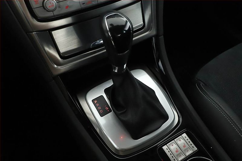 Ford Mondeo (2008) 2.0 TDCi, Automat, Navi - fotka 10 z 20
