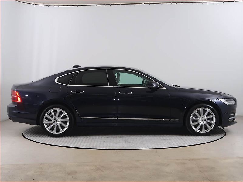 Volvo S90 (2018) D5 AWD, 4X4, Automat - fotka 6 z 21