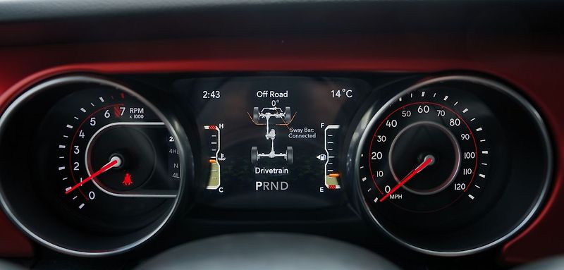 Jeep Wrangler 3.6i V6/Rubicon/4x4/AT - fotka 40 z 53