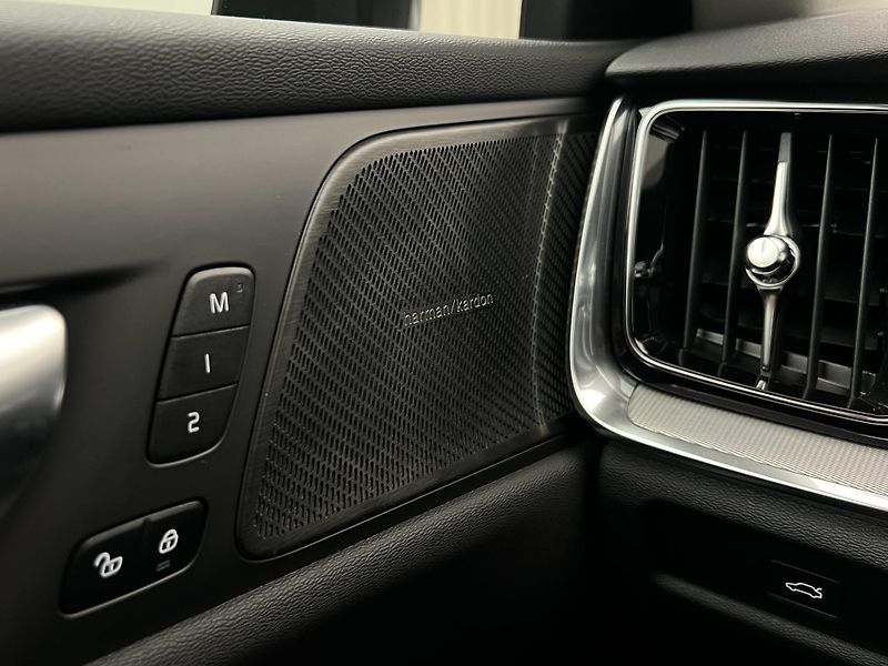 Volvo V60 B4 PLUS DARK AUT 1.maj. - fotka 16 z 47