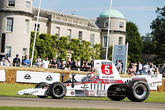 Mario Andretti s monopostem F1 Parnelli VPJ 14., zdroj: Wikimedia Commons, United Autosport, CC BY-SA 2.0