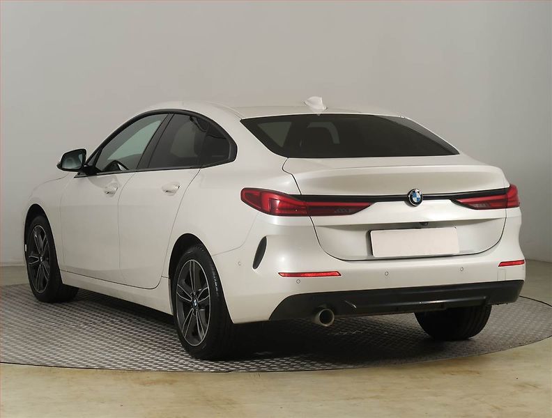 BMW Řada 2 (2020) M Paket 218i Gran Coupé - fotka 4 z 24