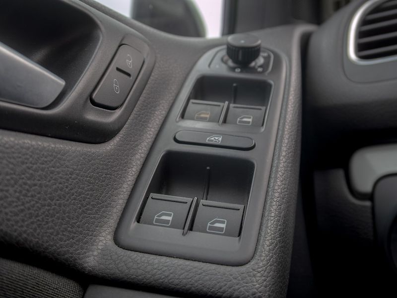 Volkswagen Golf (2012) 1.6TDI 77KW – SERVIS - fotka 23 z 46