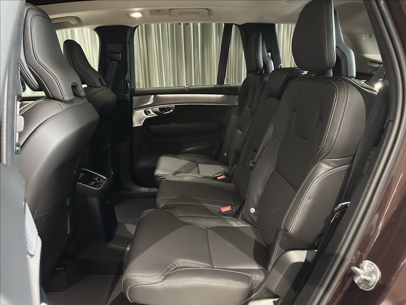 Volvo XC90 (2026) 2,0 T8  Ultra Dark - fotka 18 z 41