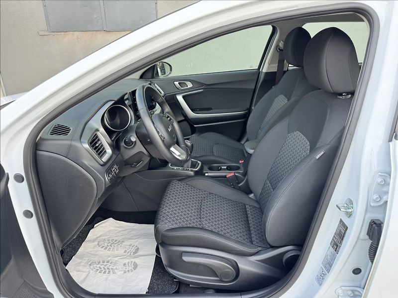 Kia Ceed 1,6 CRDi SW FRESH DPH 1.maj ČR - fotka 20 z 50