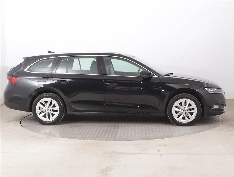 Škoda Octavia (2023) 2.0 TDI - fotka 6 z 16