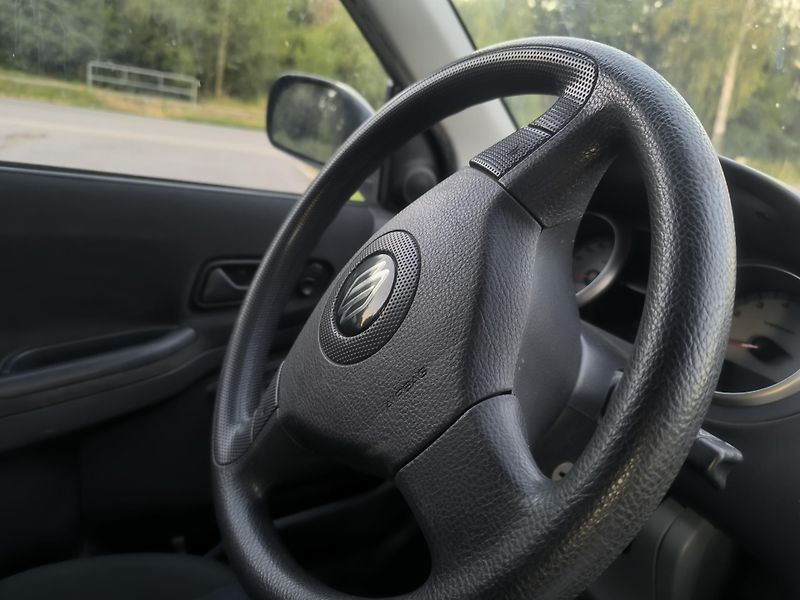 Suzuki Ignis 60KM,KRÁSNÝ,4X4,SERVIS,1MAJ64L - fotka 12 z 18