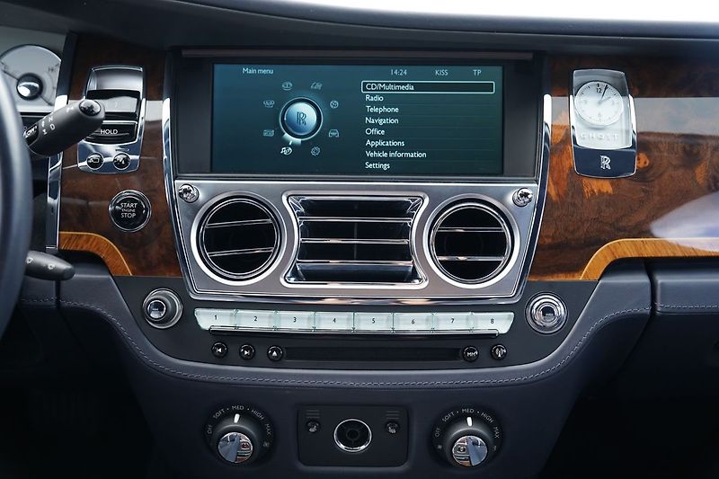 Rolls-Royce Ghost 6.75i V12  570 PS - fotka 36 z 45