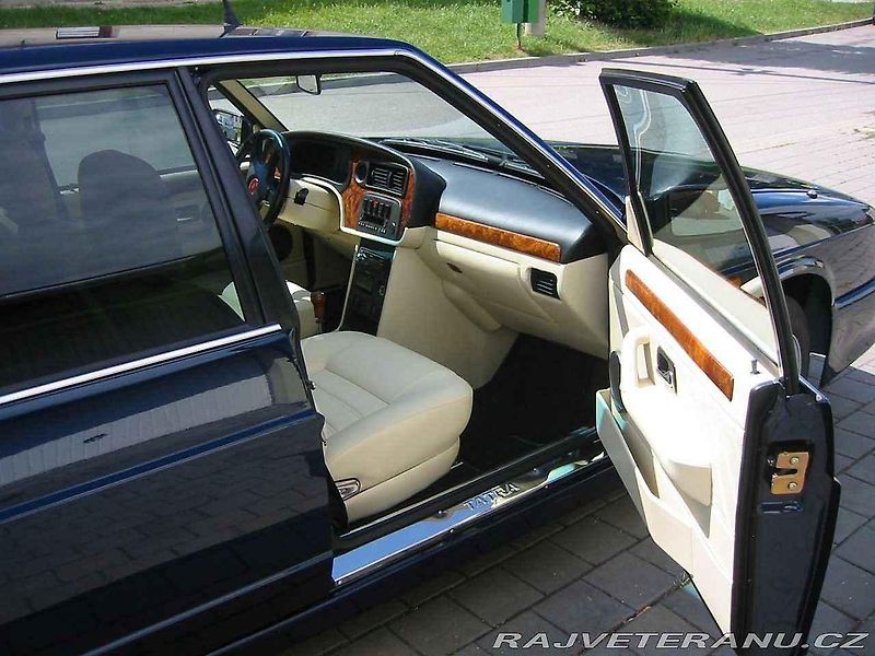 Tatra 613 T700.