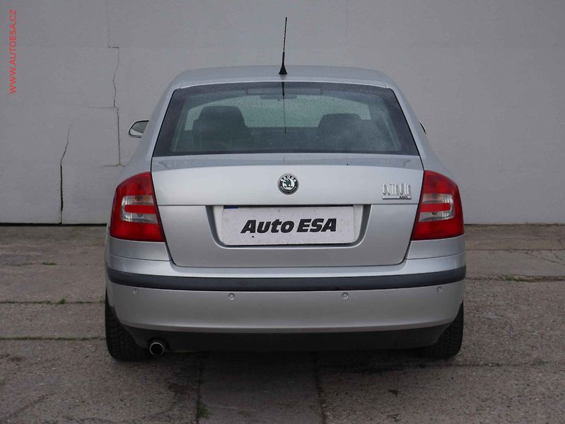 Škoda Octavia (2006) 1.6i, Klima - fotka 5 z 15