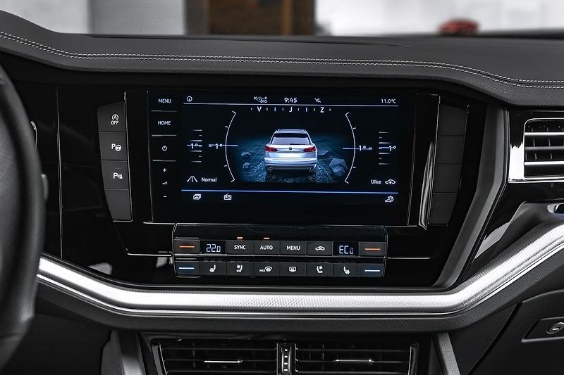 Volkswagen Touareg R-line 4M Vzduch IQ Ergo - fotka 16 z 24