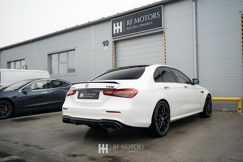 Mercedes-Benz Třídy E (2022) AMG E63 S 4MATIC 450kW - fotka 14 z 56